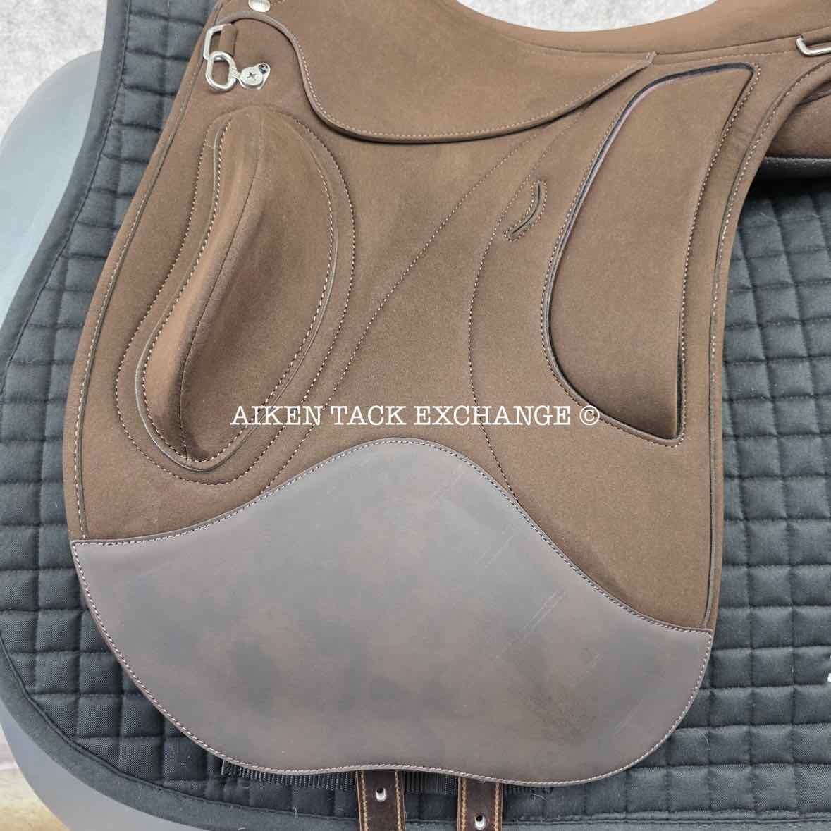 2024 Wintec Pro Endurance Saddle with HART, 18" Seat, Adjustable Tree - Changeable Gullet, CAIR Panels