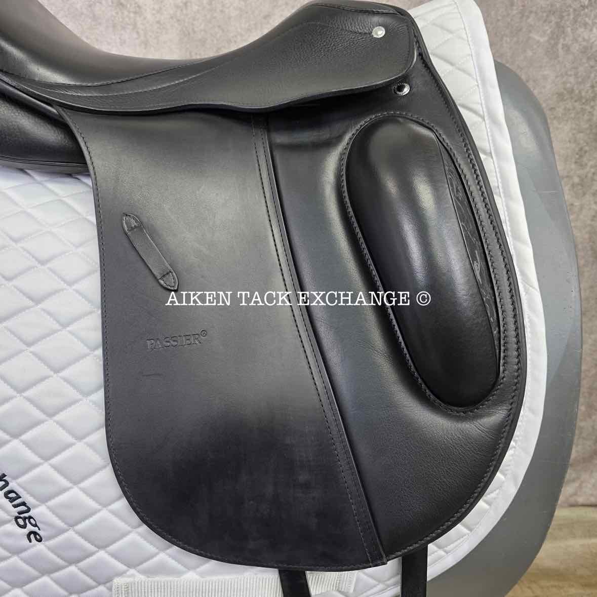 **SOLD** 2023 Passier Evo-D Monoflap Dressage Saddle, 17.5" Seat, Medium Wide Tree, Wool Flocked Panels