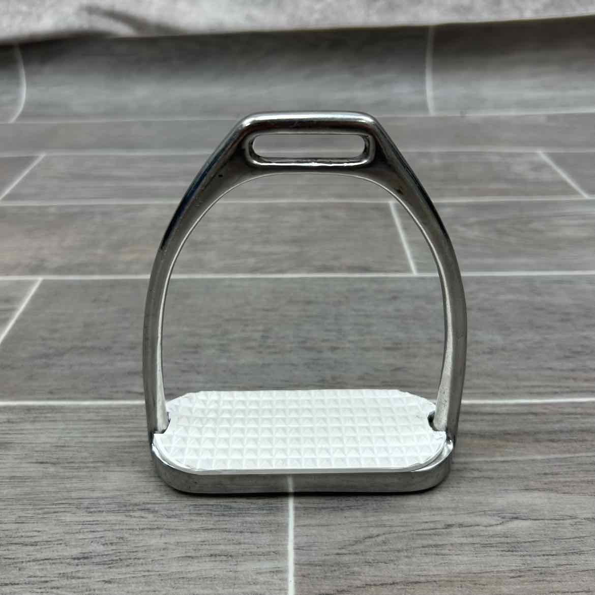 Fillis Stirrup Irons, 4.25"