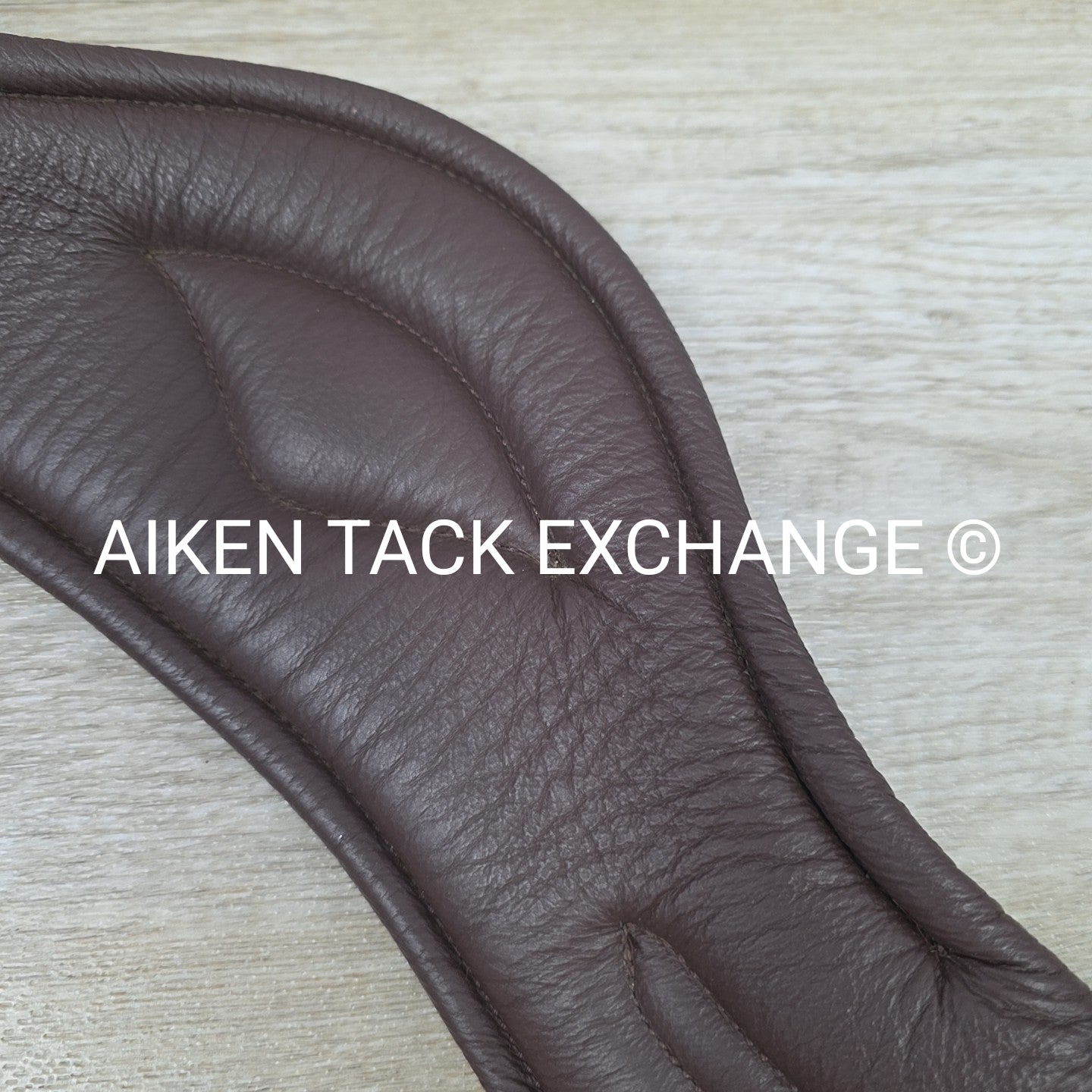 KL Select Red Barn Balance Anatomic Shoulder Relief Dressage Girth, Brown, 18"