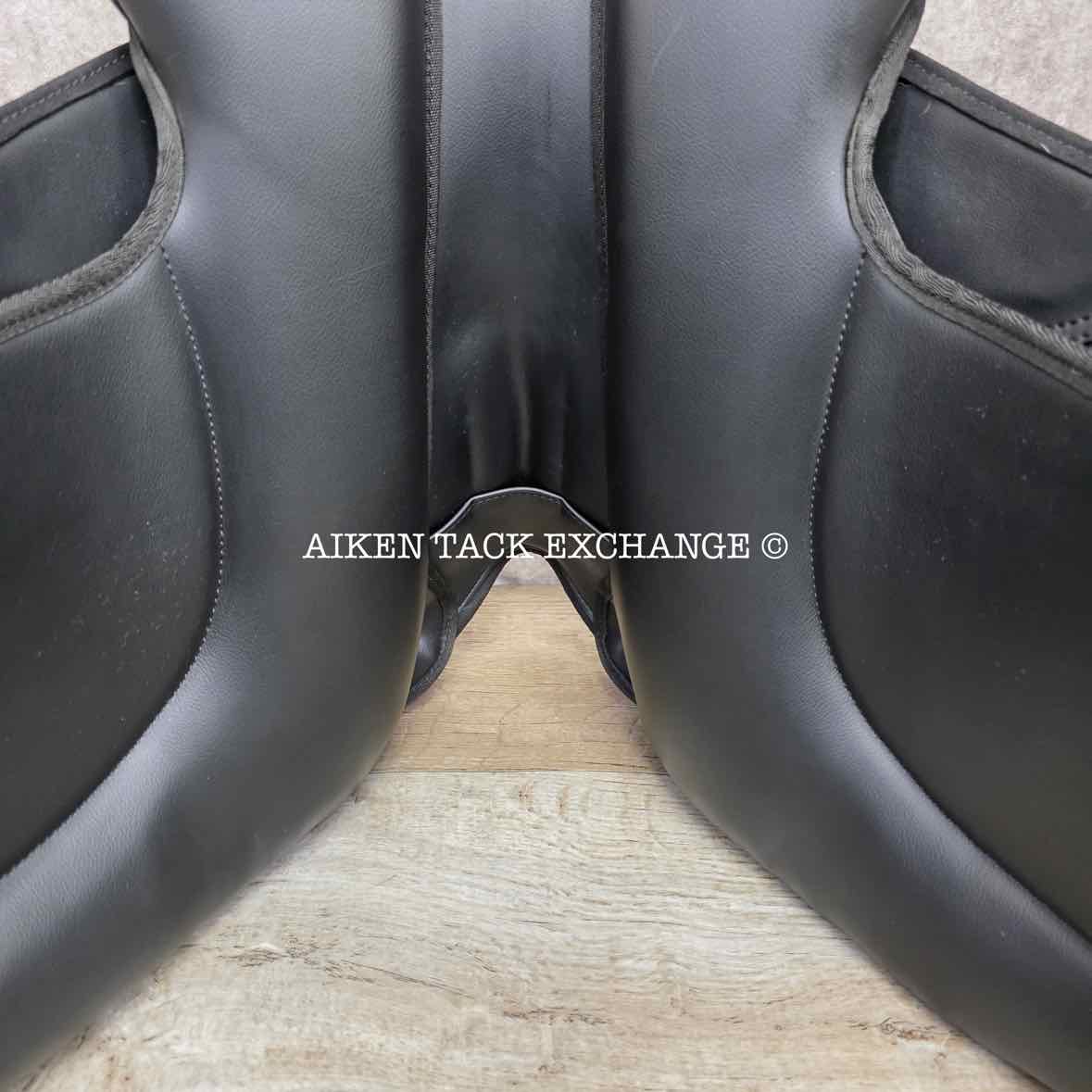 Thorowgood T4 Dressage Saddle, 17.5" Seat, Adjustable Tree - Changeable Gullet, Wool Flocked Panels