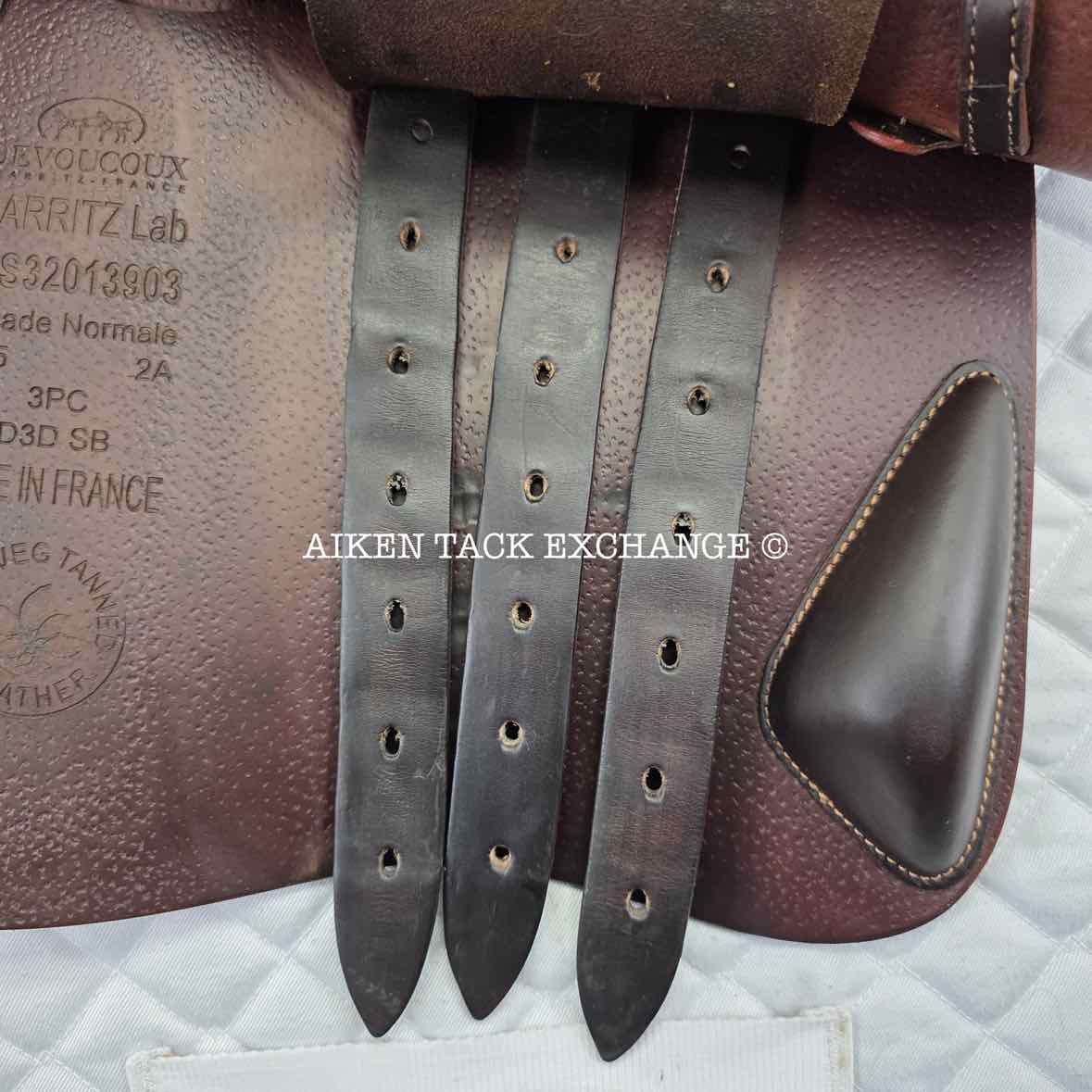 2017 Devoucoux Biarritz Lab Close Contact Jump Saddle, 17.5" Seat, 2A Flap, Medium Wide Tree, D3D Panels, Full Buffalo Leather