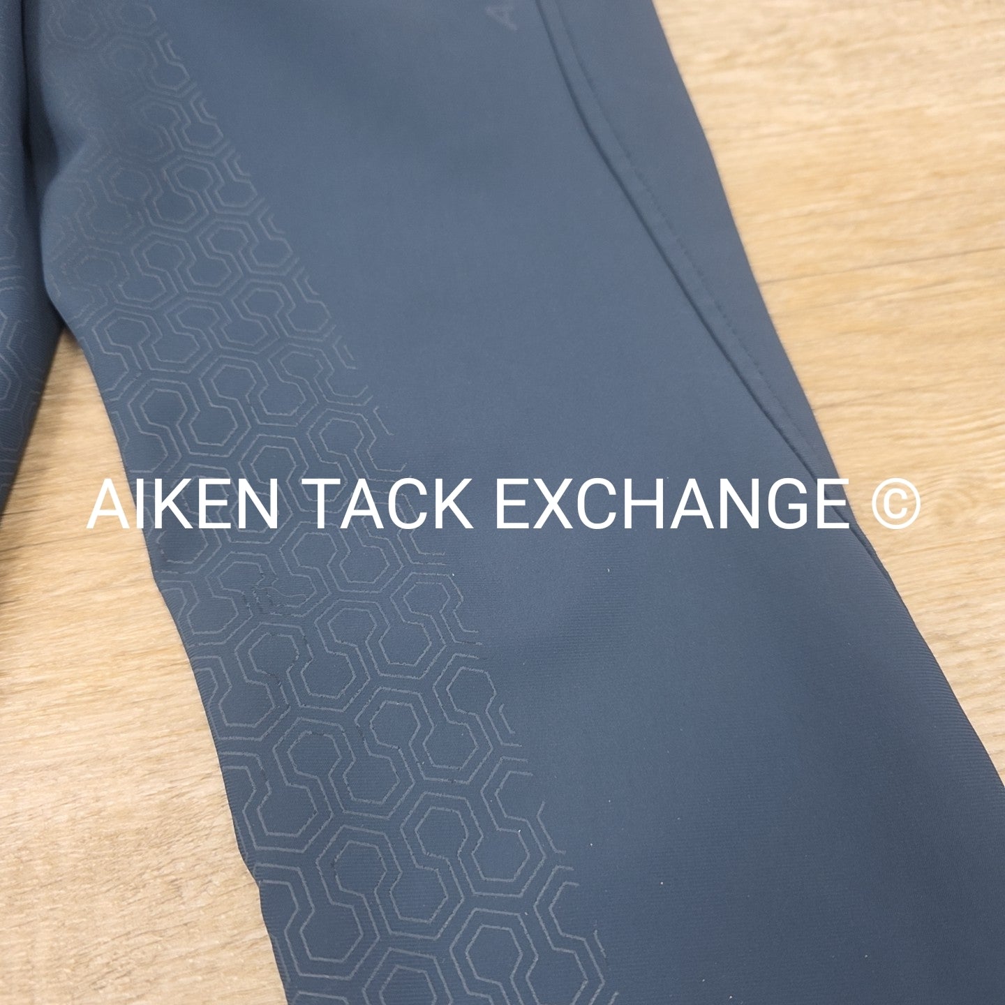 Ariat Tri Factor Full Seat Breeches, Women's 26 (missing 1 pocket button)