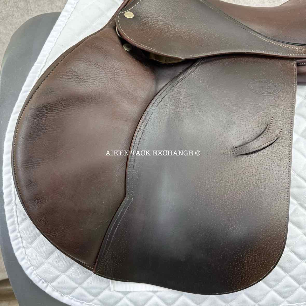 2009 Devoucoux Oldara Close Contact Jump Saddle, 17.5" Seat, 2A Flap, M/MW Tree, Foam Panels