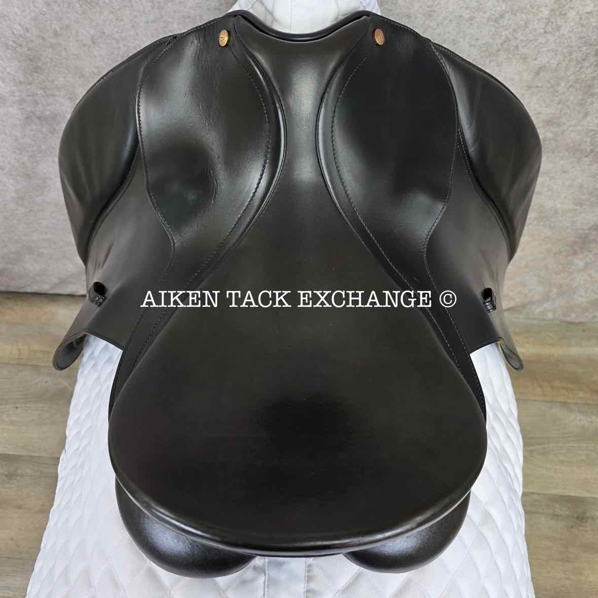 2007 Bates Caprilli Dressage Saddle, 17" Seat, Adjustable Tree - Changeable Gullet, Wool Flocked Panels
