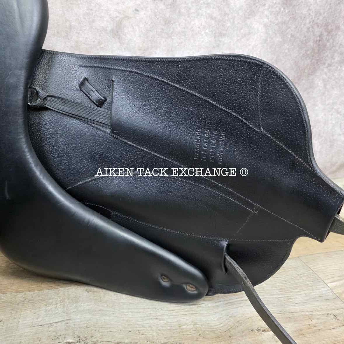 2015 Voltaire Adelaide Monoflap Dressage Saddle, 18" Seat, 3AA Flap, Medium Wide Tree, PRO Panels, Full Buffalo Leather