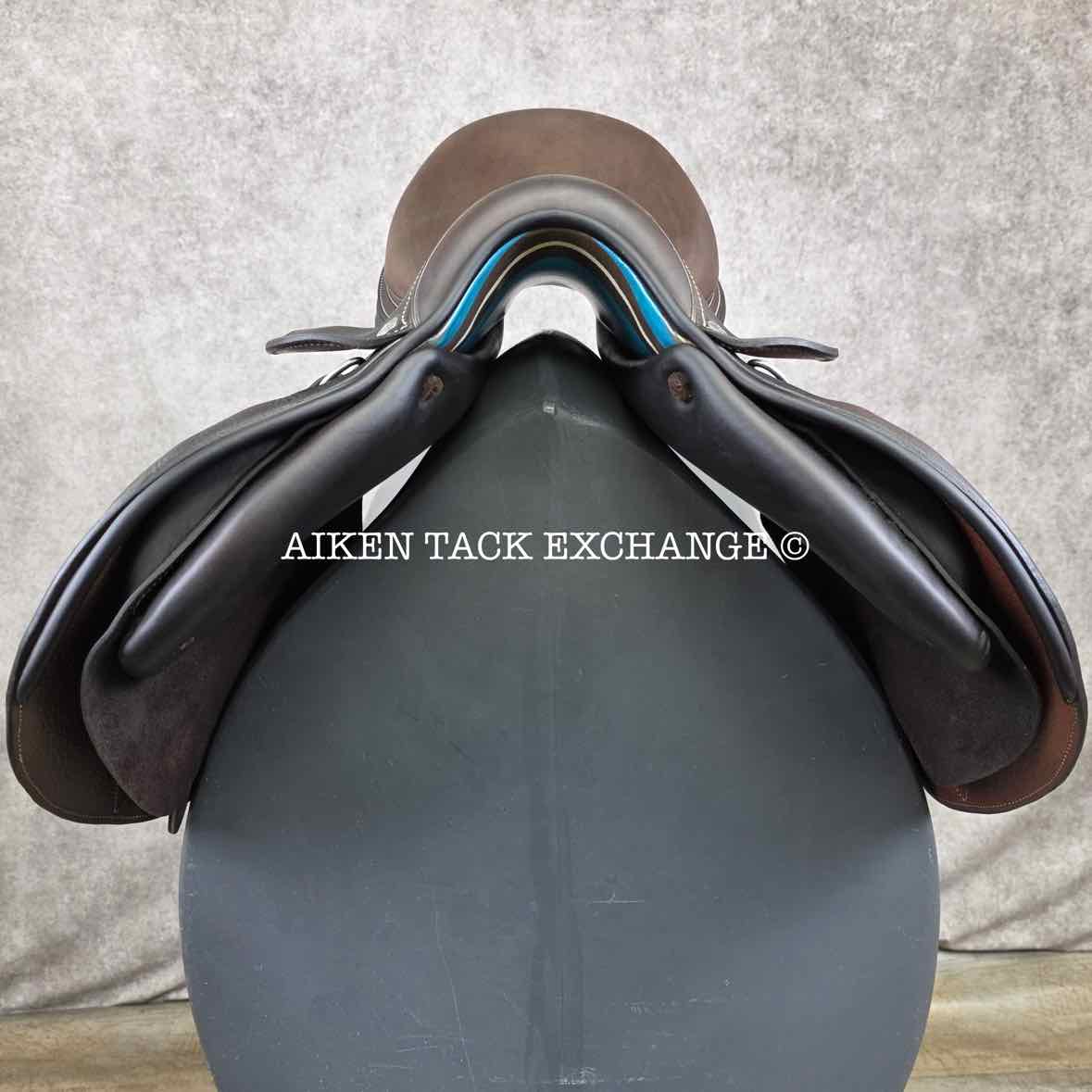 2022 Voltaire Welli Close Contact Jump Saddle, 15.5" Seat, 0A Flap, M/MW Tree, Foam FIN Panels