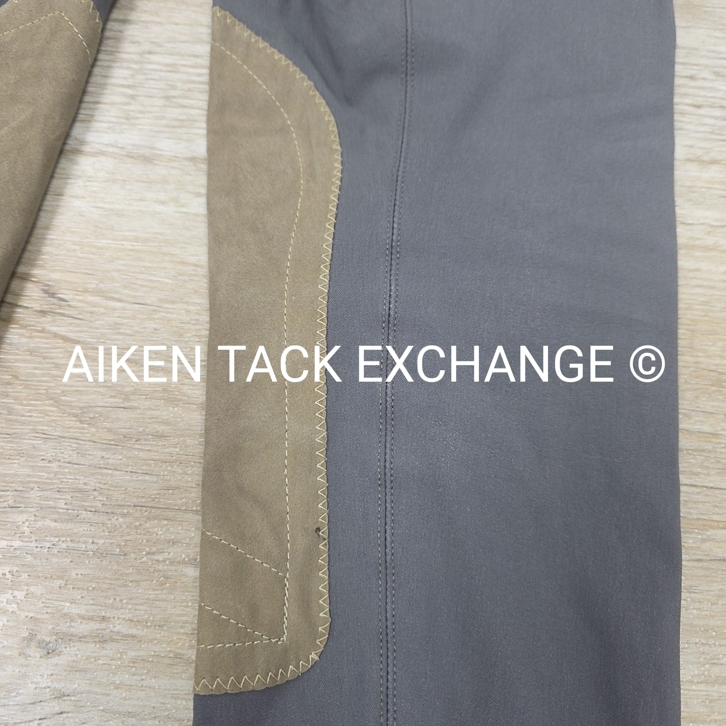 Tailored Sportsman Front Zip Trophy Hunter Knee Patch Breeches, Size 14