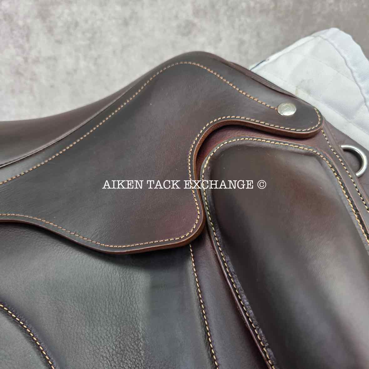 2022 Arion Monoflap Dressage Saddle, 18" Seat, 2A Flap, MW/W Tree, Foam Panels, Full Buffalo Leather
