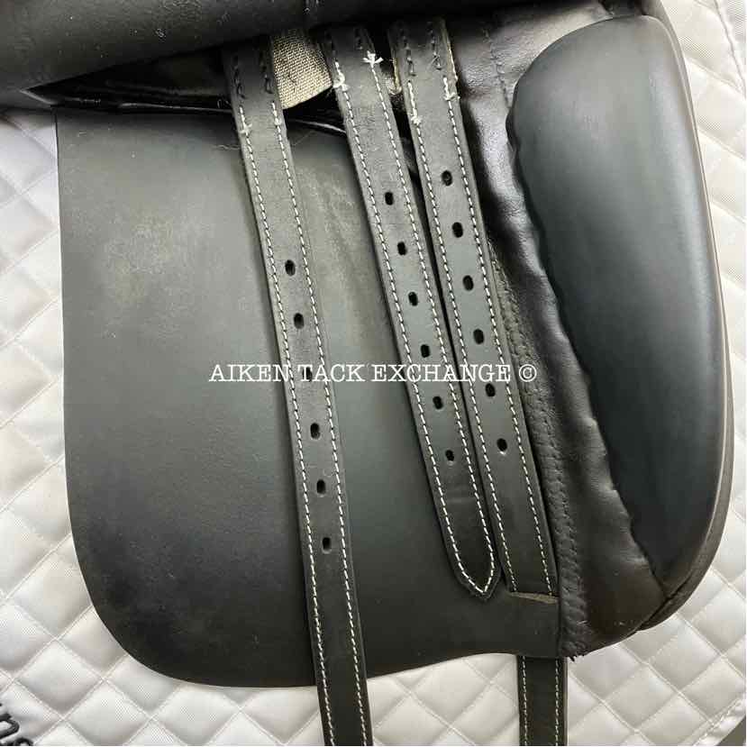 **SOLD** Stubben Endurance Dressage Saddle, 17.5" Seat, Short Flap, 31cm Tree - Medium Wide, Wool Flocked Panels