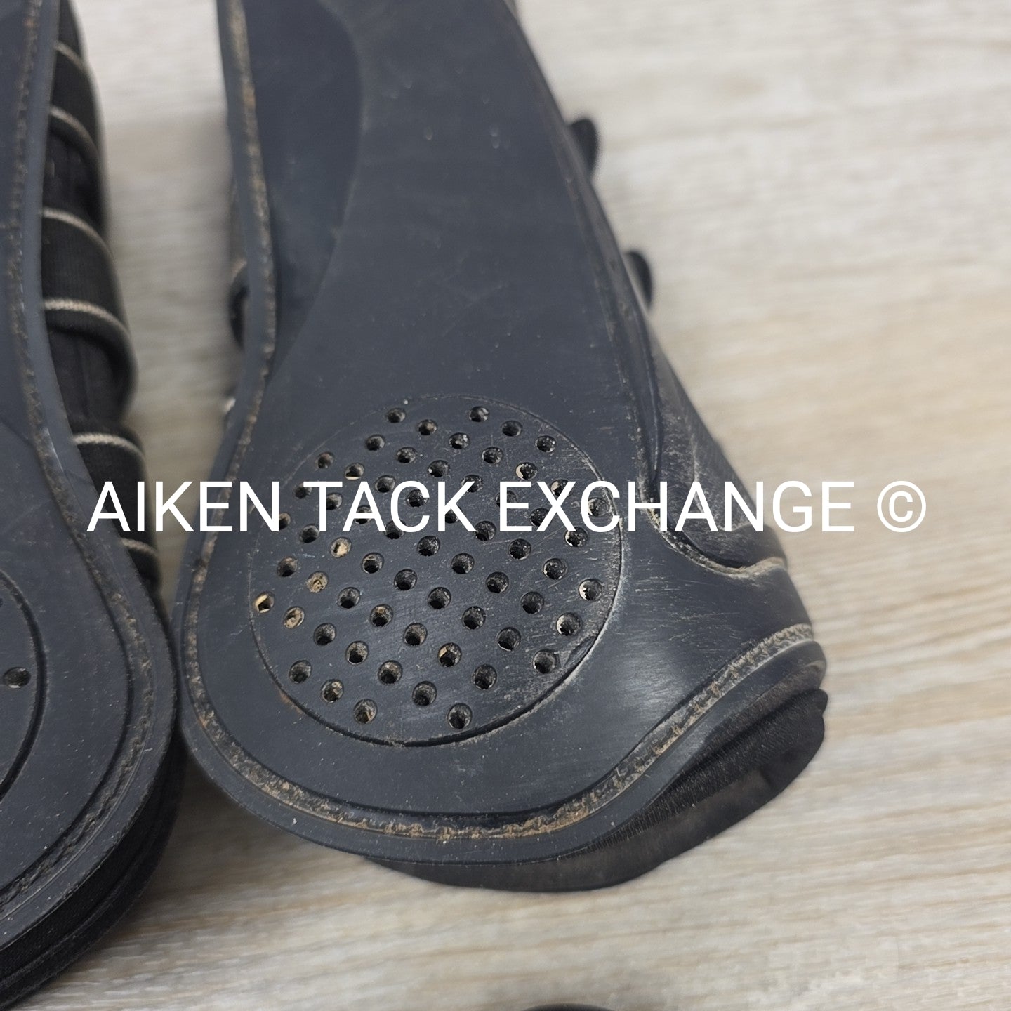 BARGAIN BUNDLE: Back on Track Front Boots, Cob & Veredus Pro Jump Hind Fetlock B