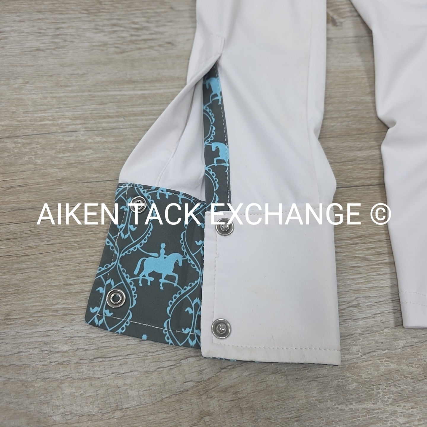 Arista Long Sleeve Show Shirt, Size Medium