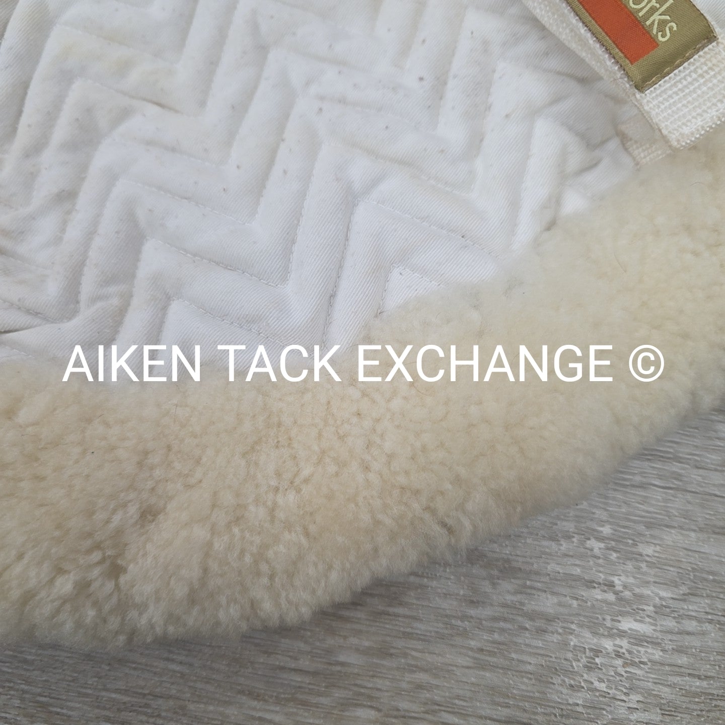 Fleeceworks Sheepskin Field HUnter Fox Hunter Pad with Front Roll & Full Trim