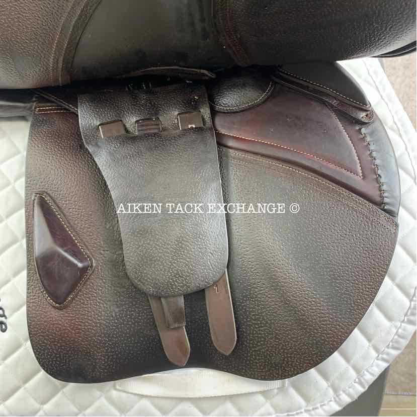 **SOLD** 2017 CWD SE30 2GS Close Contact Jump Saddle, 18" Seat - S3, 4L Flap, Dynamik Flex Tree - Medium, Foam Panels