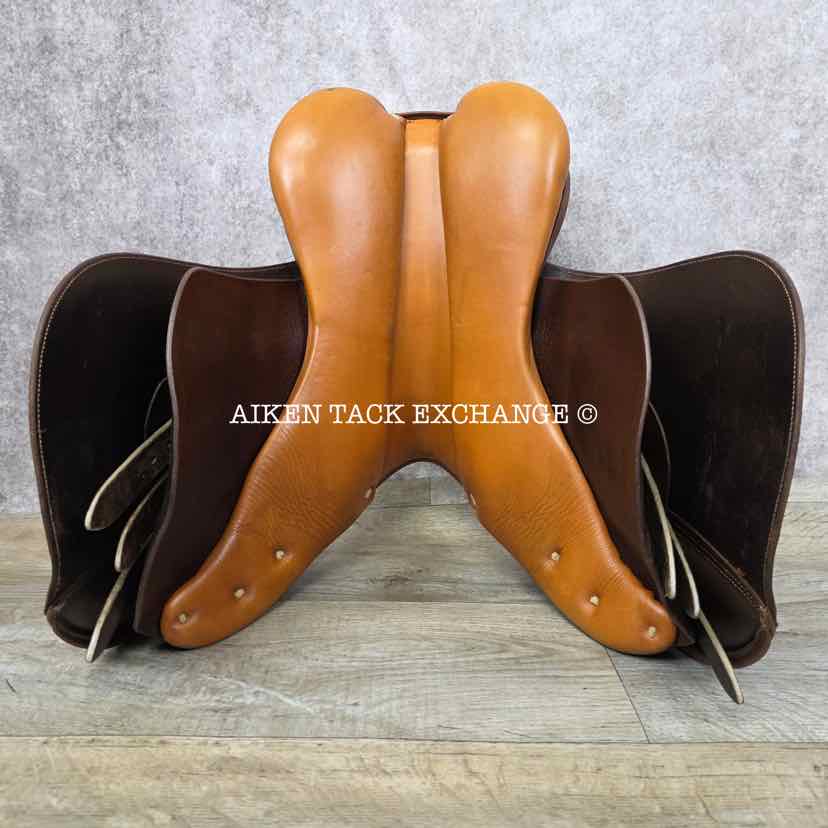 **SOLD** Collegiate Ruiz Diaz Close Contact Jump Saddle, 16.5" Seat, Medium Tree, Foam Panels