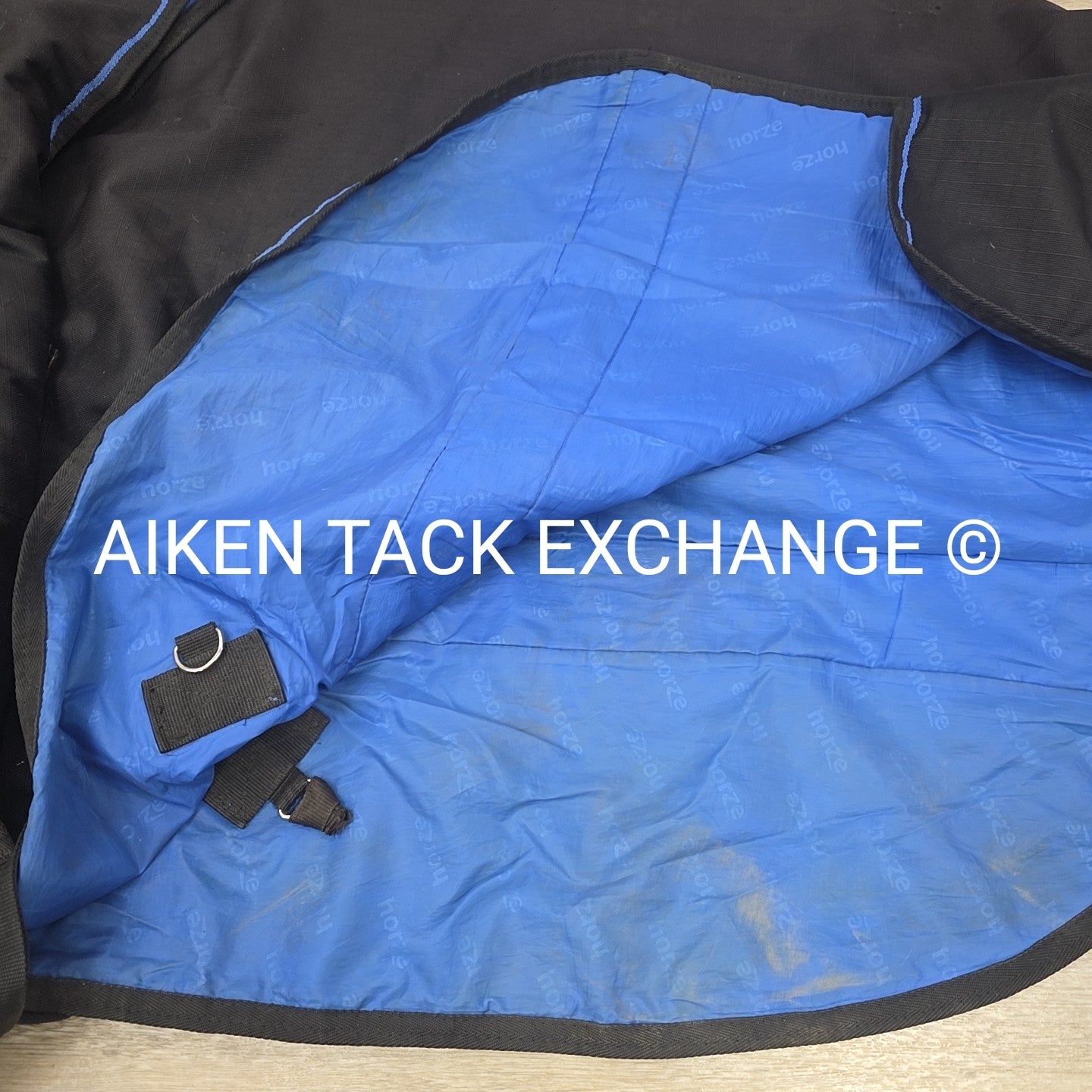 Horze Avalance Medium Weight Turnout Blanket, Size 72"