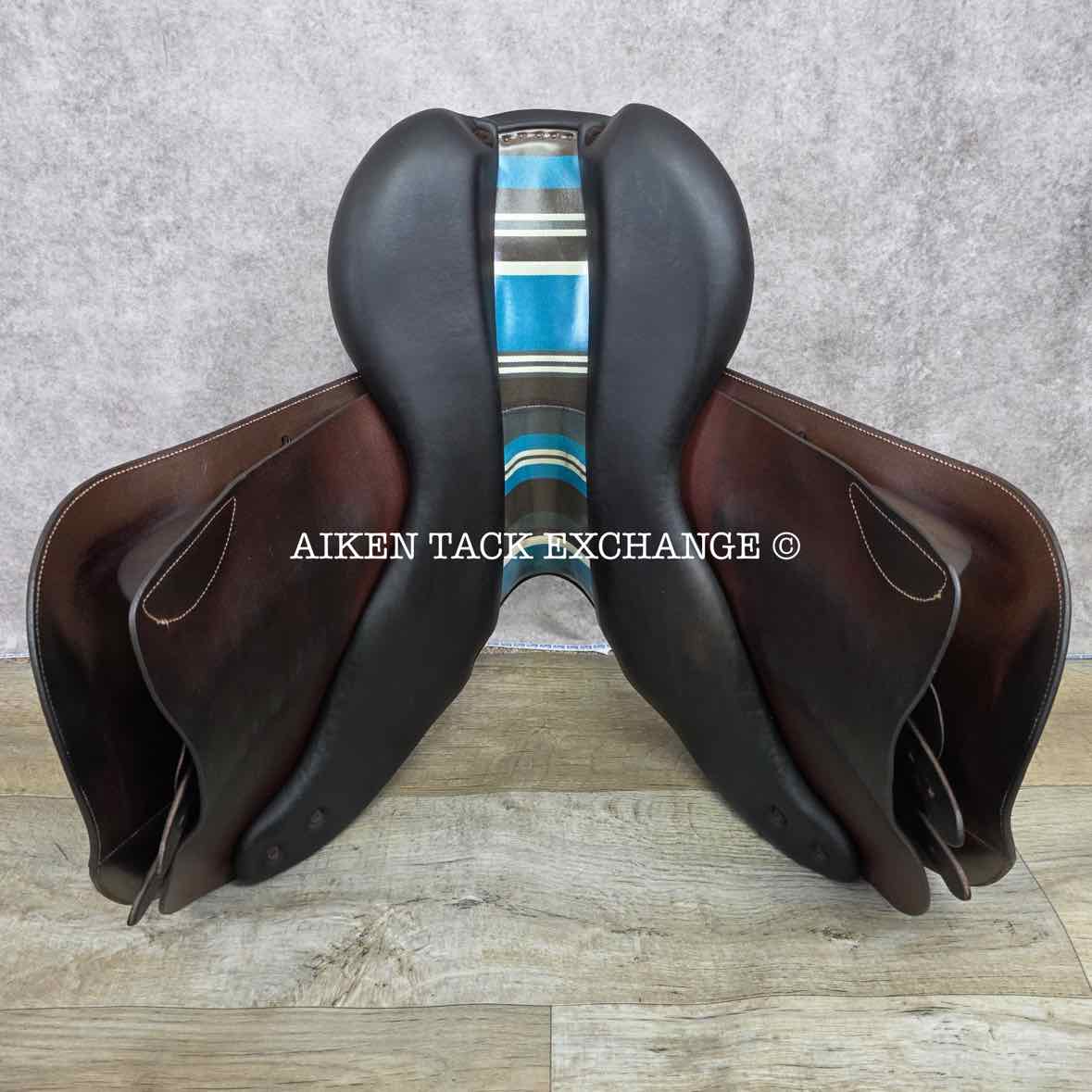 2022 Voltaire Palm Beach Close Contact Jump Saddle, 16.5" Seat, 2AA Flap, Medium Wide Tree, PRO Panels