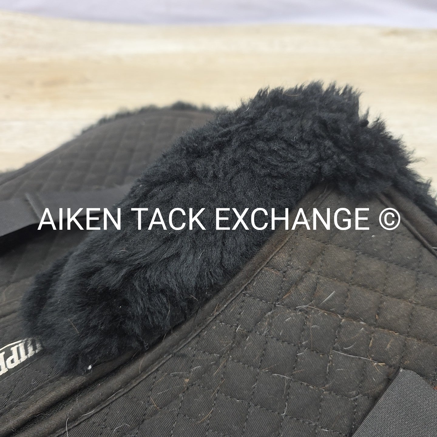 Majyk Equipe Ergonomic Shimmable Sheepskin Half Pad, With Rear Shims, Size Mediu