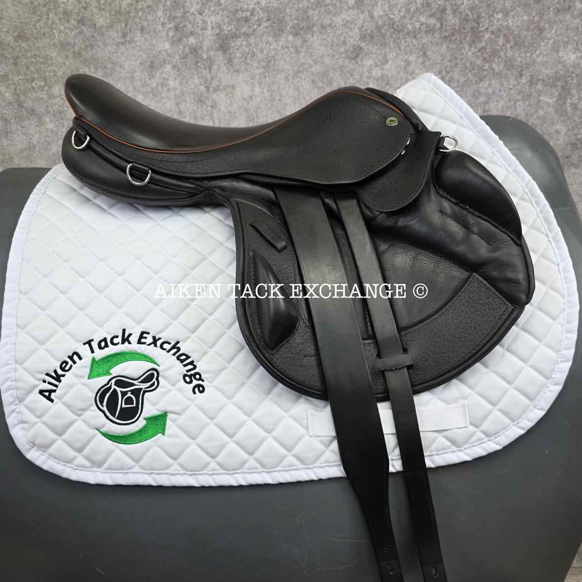 2022 Black Country Vinici Solare Monoflap Jump Saddle, 17" Seat, Wide Tree, Wool Flocked Panels