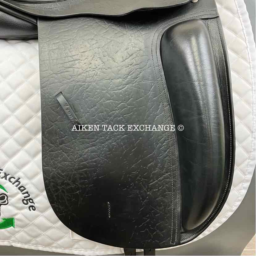 2011 County Fusion Dressage Saddle, 18" Seat, Medium Tree, Wool Flocked Panels
