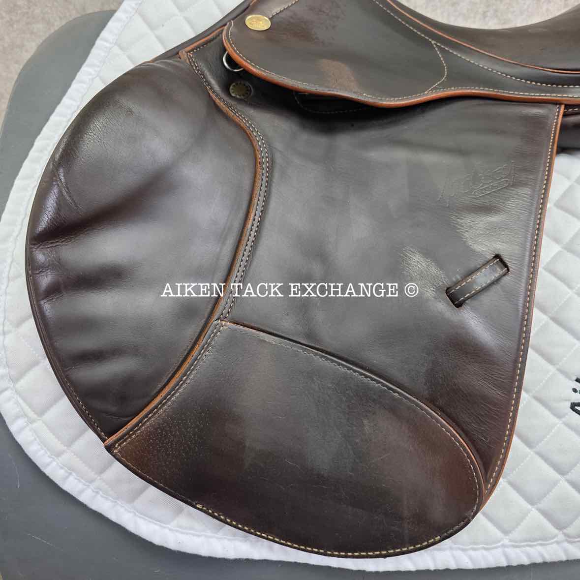 2004 Prestige Nona Garson Elite Close Contact Jump Saddle, 17" Seat, 33 Tree - Medium, Foam Panels