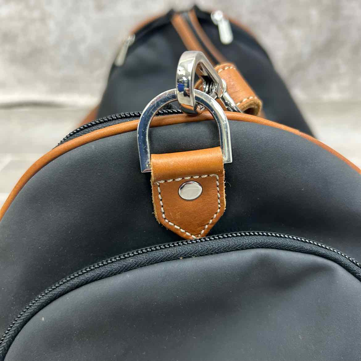 Penelope Show Travel Bag, Comes wih Dust Cover