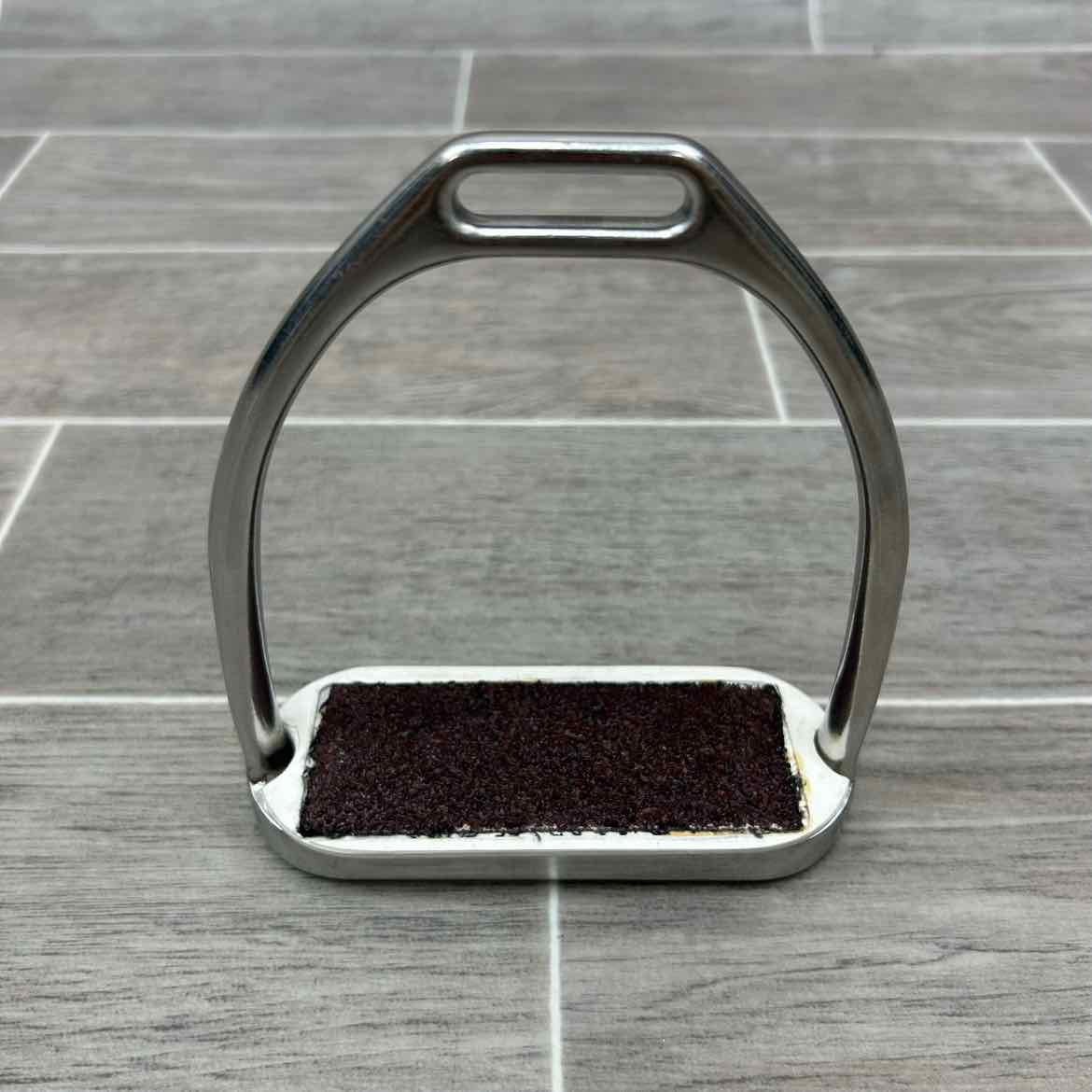 Fillis Stirrup Irons with Sure Grip Stirrup Pads, 4.75"