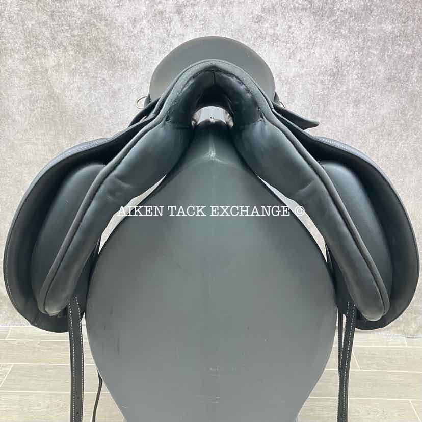 **SOLD** Stubben Endurance Dressage Saddle, 17.5" Seat, Short Flap, 31cm Tree - Medium Wide, Wool Flocked Panels
