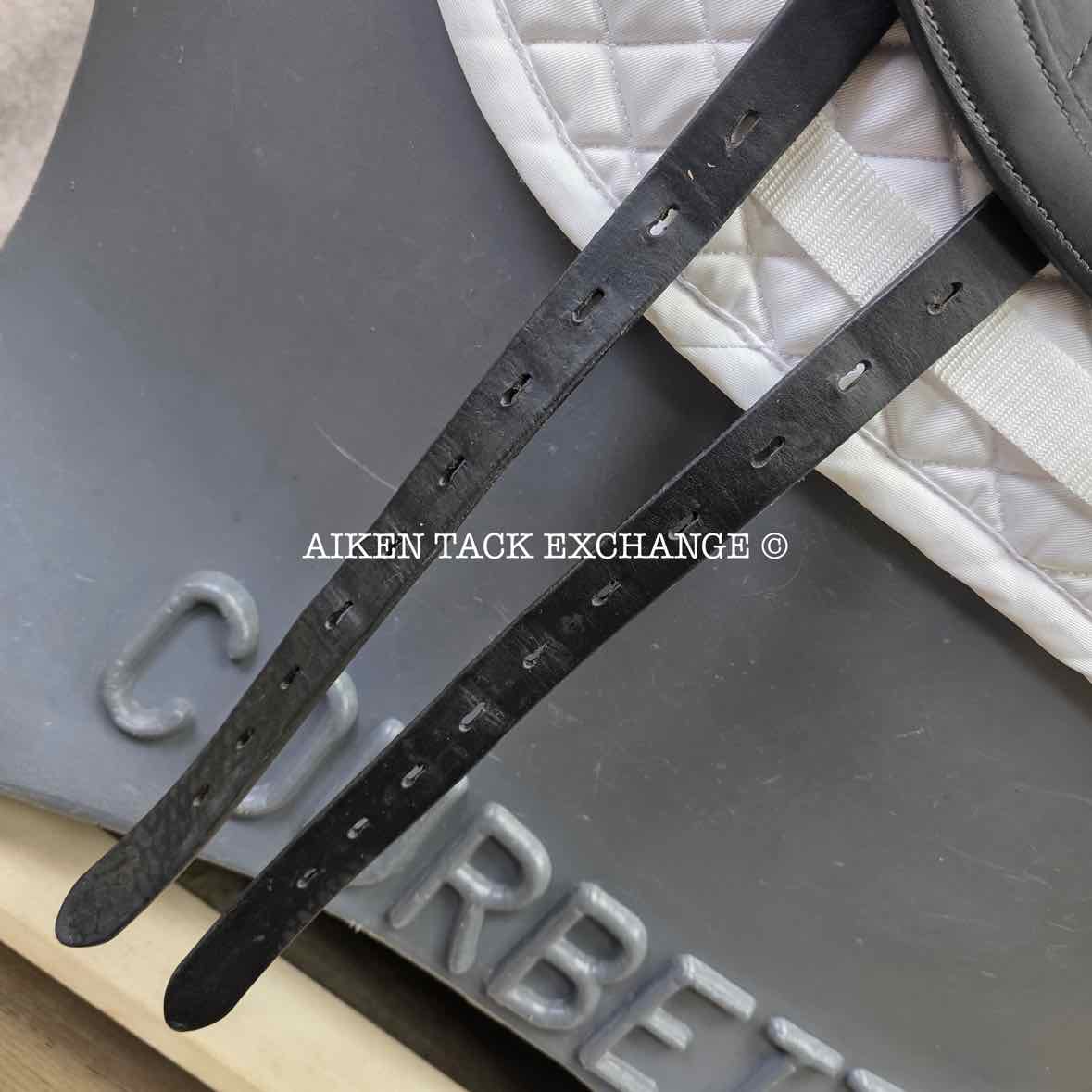 **SOLD** 2020 Equipe E-Carbon Kalifornia Monoflap Dressage Saddle, 17" Seat, MW/W Tree, Foam Panels