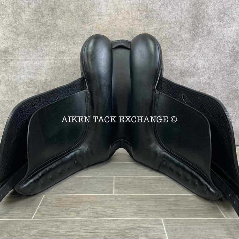 **SOLD** 2006 County Perfection Dressage Saddle, 17.5" Seat, Medium Tree, Wool Flocked Panels