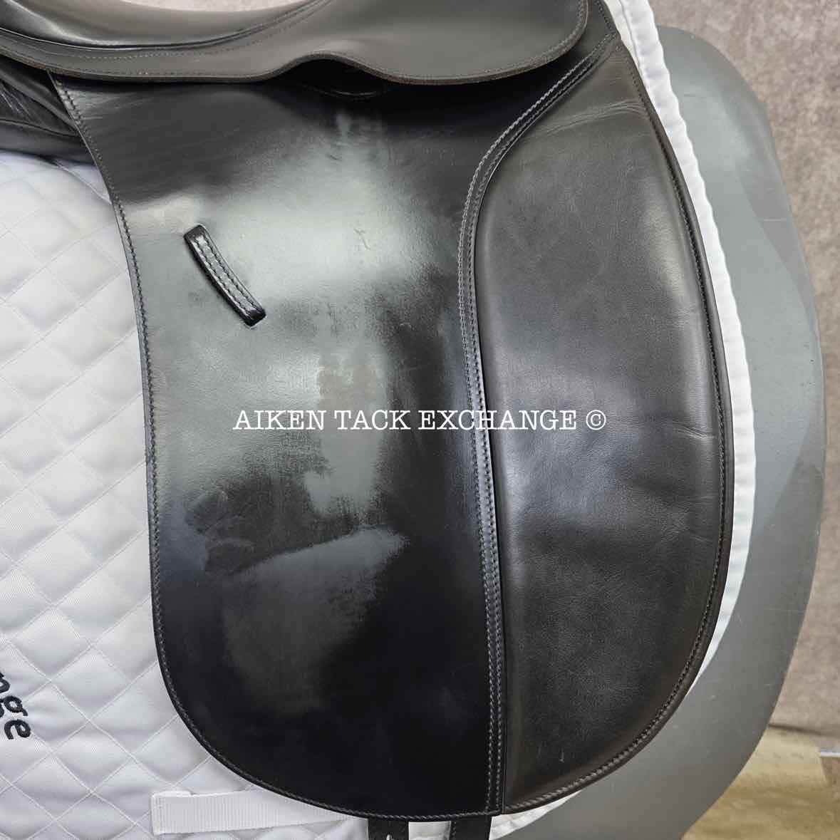 2007 Bates Caprilli Dressage Saddle, 17" Seat, Adjustable Tree - Changeable Gullet, Wool Flocked Panels
