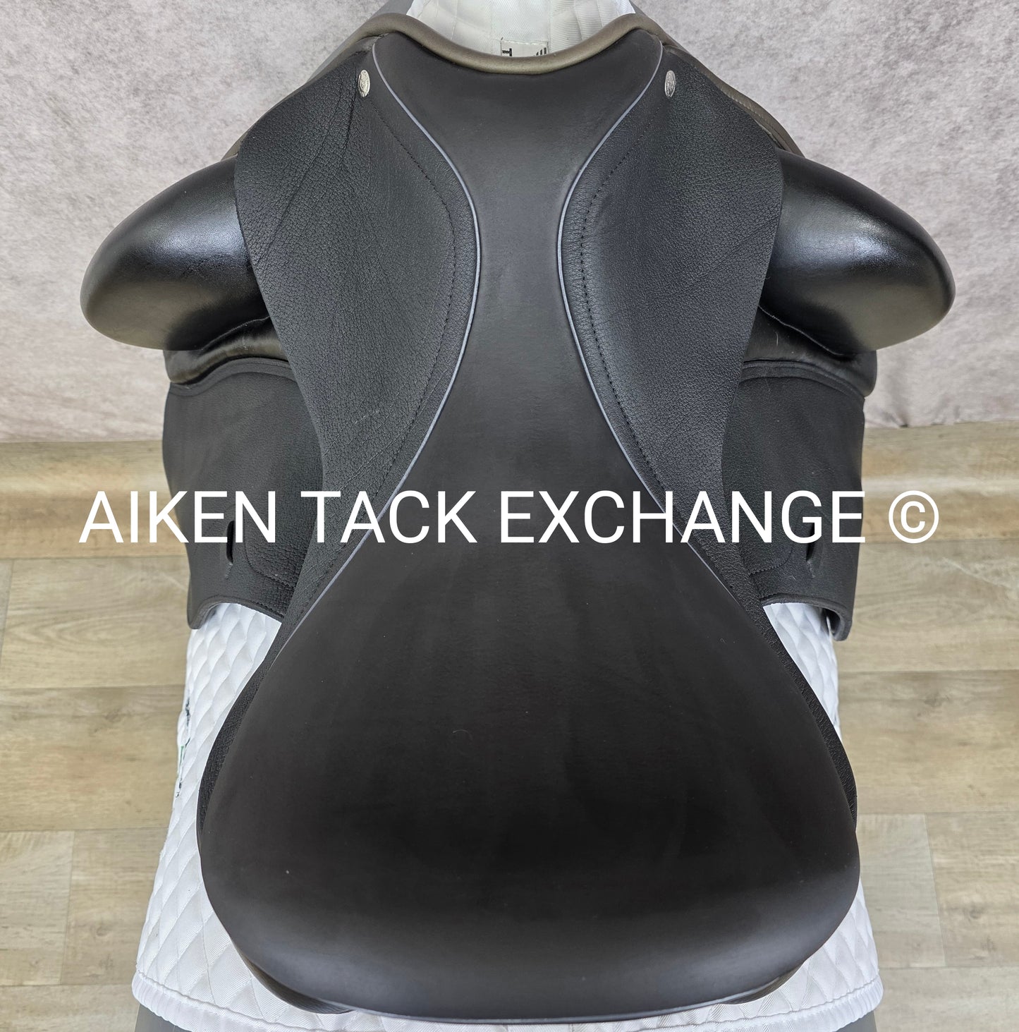 2021 Custom Saddlery Advantage R Monoflap Dressage Saddle, 18" Seat, Adjustable Tree, Wool Flocked Panels