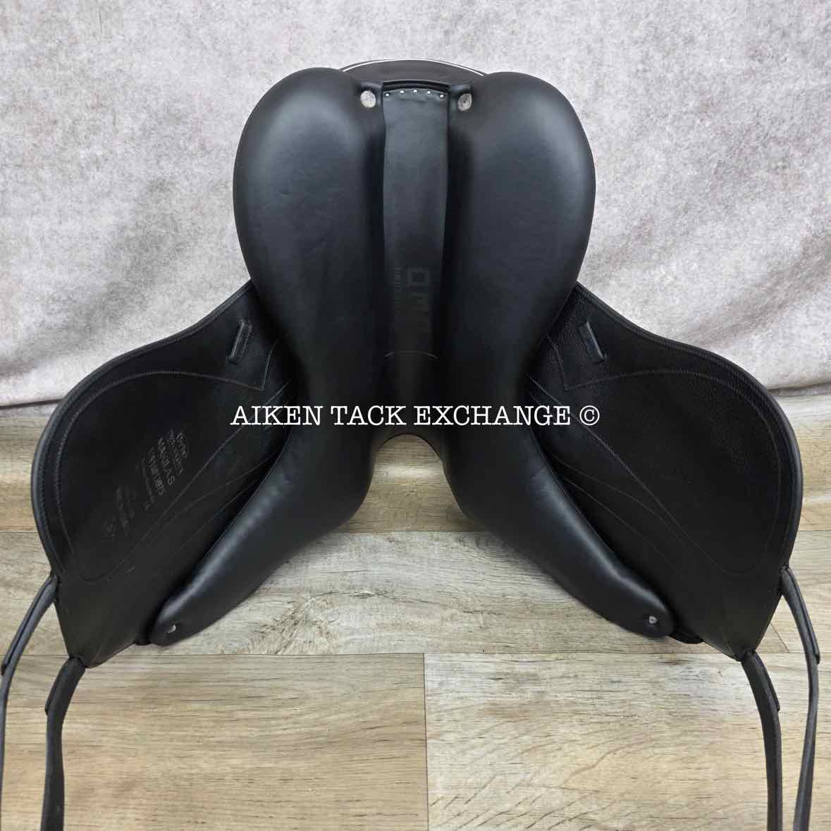 2017 Devoucoux Makila S Monoflap Dressage Saddle, 18" Seat, 1A Flap, M/MW Tree, D3D Panels, Full Buffalo Leather