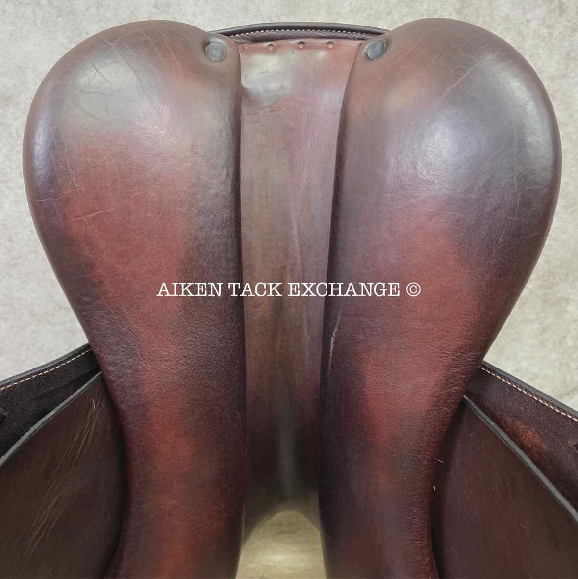 Circuit by Dover Saddlery Close Contact Jump Saddle, 17" Seat, Medium Tree, Foam Panels