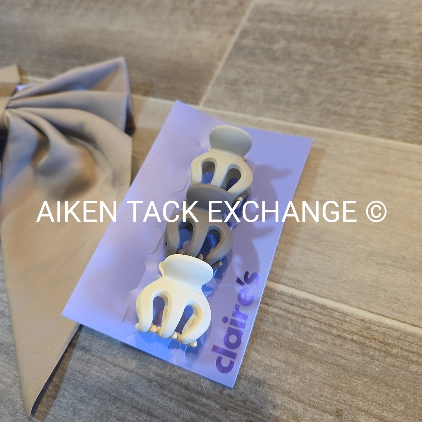 Claire's Hair Bundle - 1 Set of Claw Clips, 1 Hair Clip