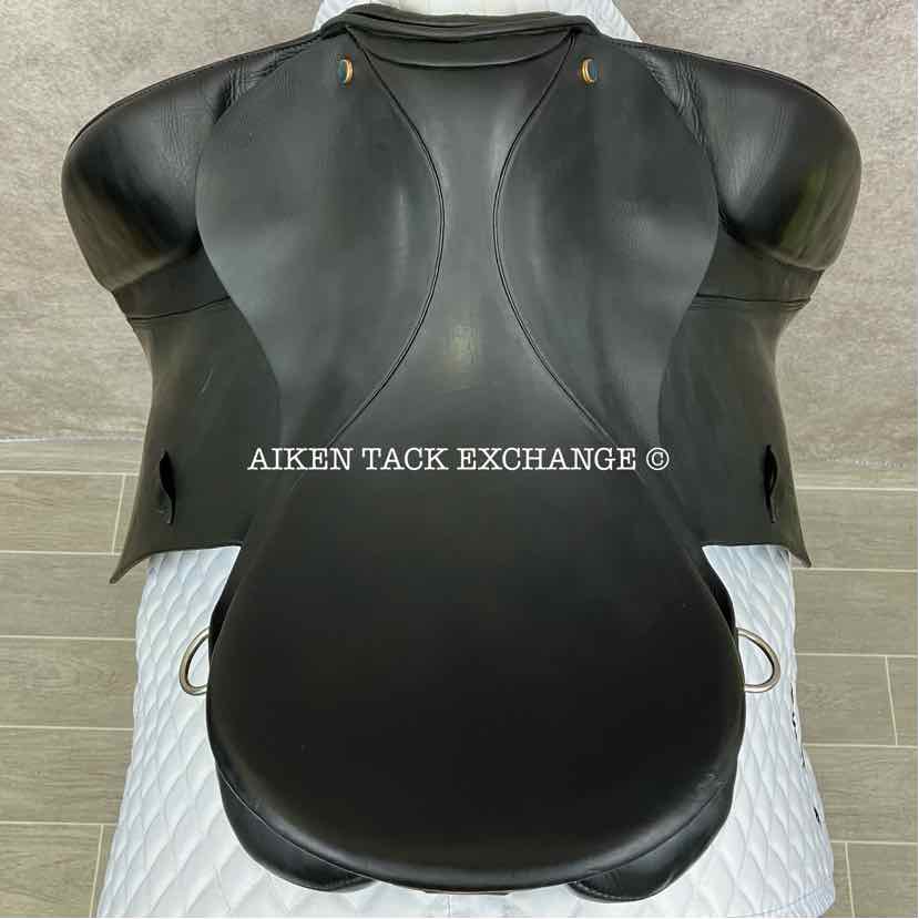 **SOLD** Stubben Endurance Dressage Saddle, 17.5" Seat, Short Flap, 31cm Tree - Medium Wide, Wool Flocked Panels