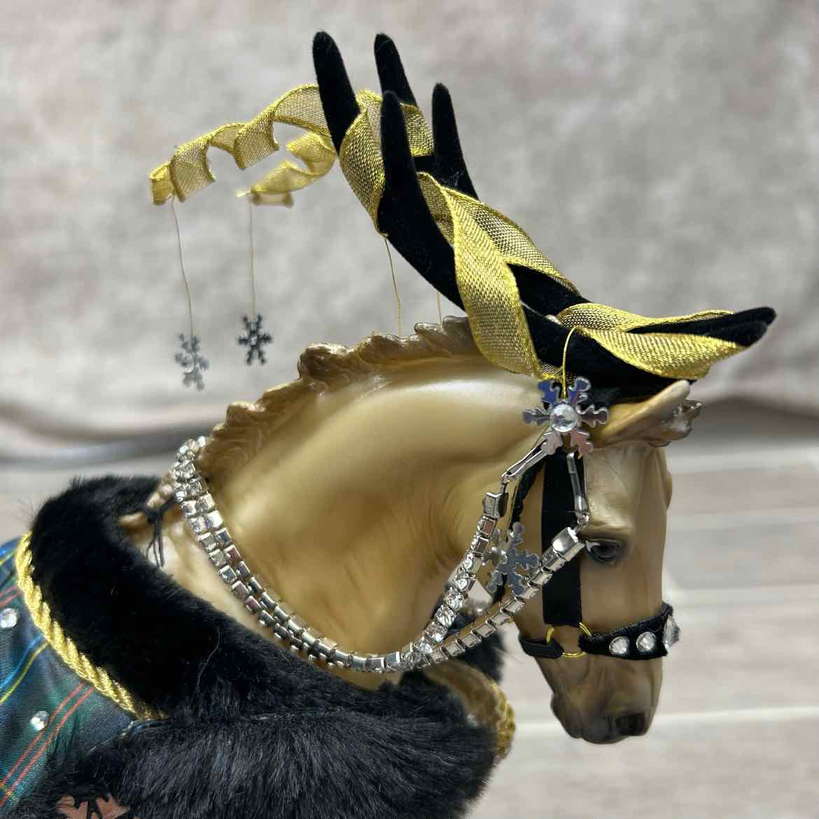 Breyer Highlander 2023 Christmas Holiday Horse with Blanket
