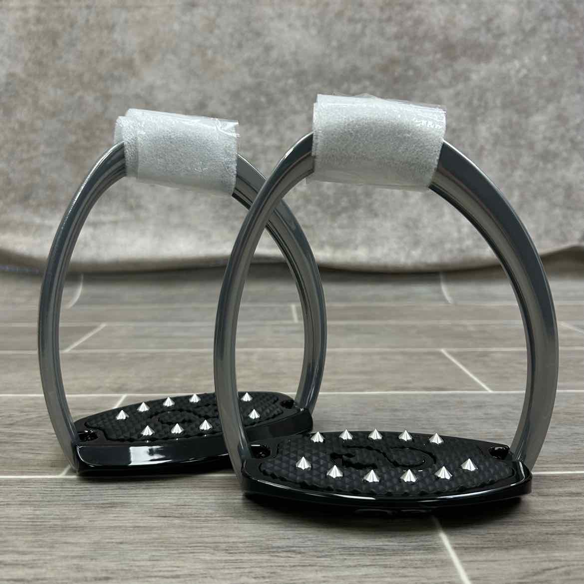 American Equus E'Lan Stirrups, 4.75