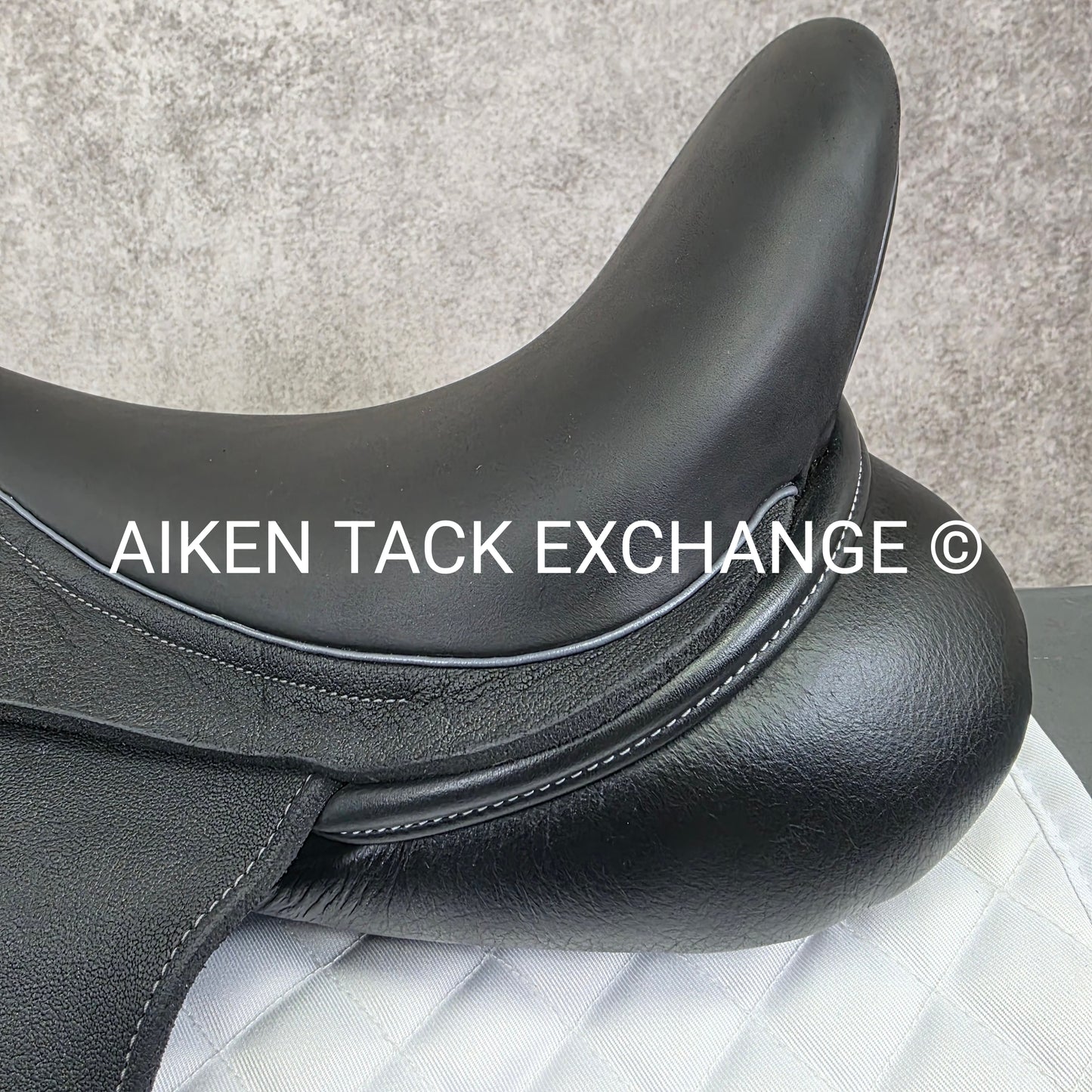 2023 Custom Saddlery Wolfgang Gemini R Monoflap Dressage Saddle, 18" Seat, Adjustable Tree, Wool Flocked Panels