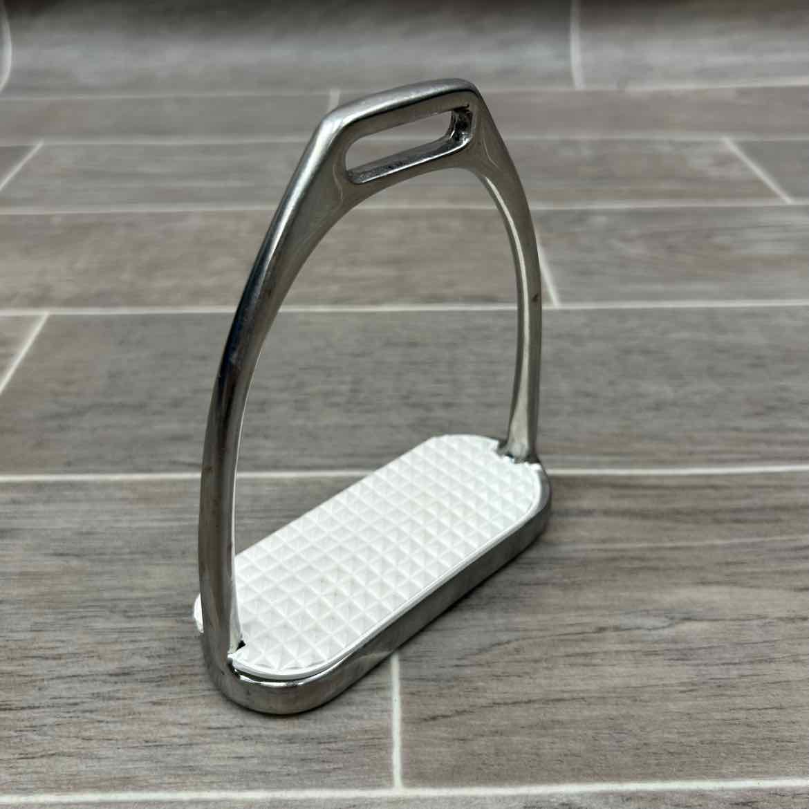 Fillis Stirrup Irons, 4.25"