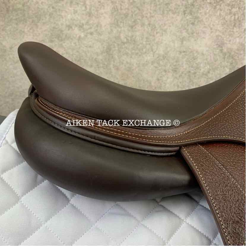 2022 CWD SE01 Close Contact Jump Saddle, 17.5" Seat, 3L Flap, Medium Tree, Foam Panels