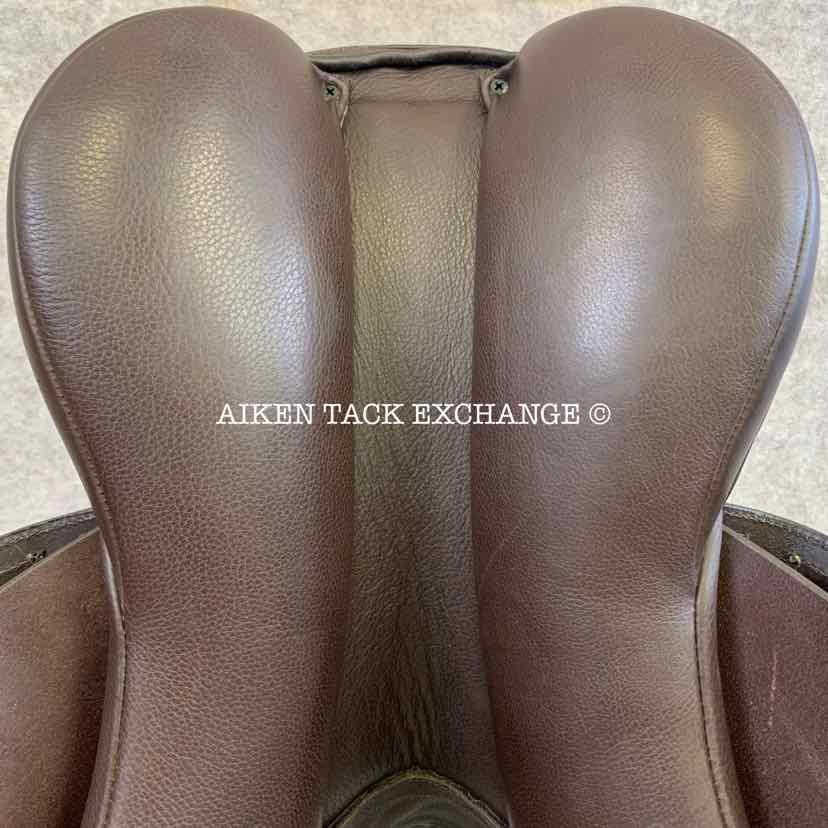 **SOLD** 2022 Fairfax World Class Dual Flap Jump Saddle, 17.5" Seat, Adjustable Tree - Changeable Gullet, Wool Flocked Panels