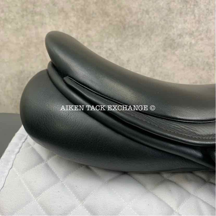 2011 County Innovation Jump Saddle, 17.5" Seat, Forward Flap, Medium Tree, Wool Flocked Skid Row Panels