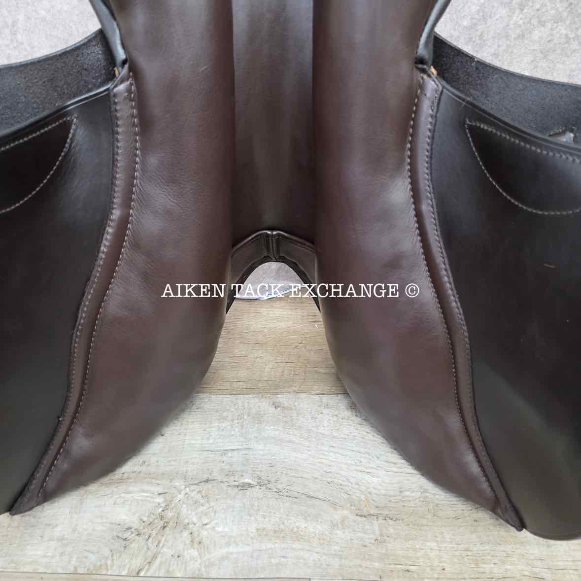 Adam Ellis Close Contact Jump Saddle, 17.5" Seat, Medium Wide Tree, Wool Flocked Panels