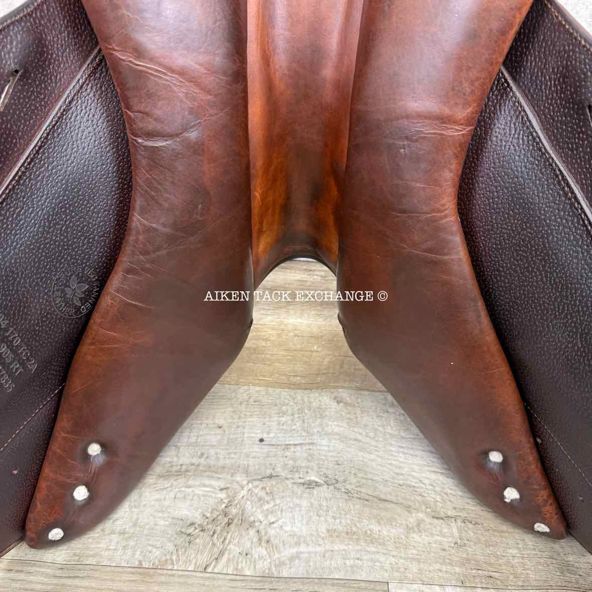 2018 CWD SE04 Monoflap Jump Saddle, 17" Seat, 2A Flap, Medium Tree, Foam Panels