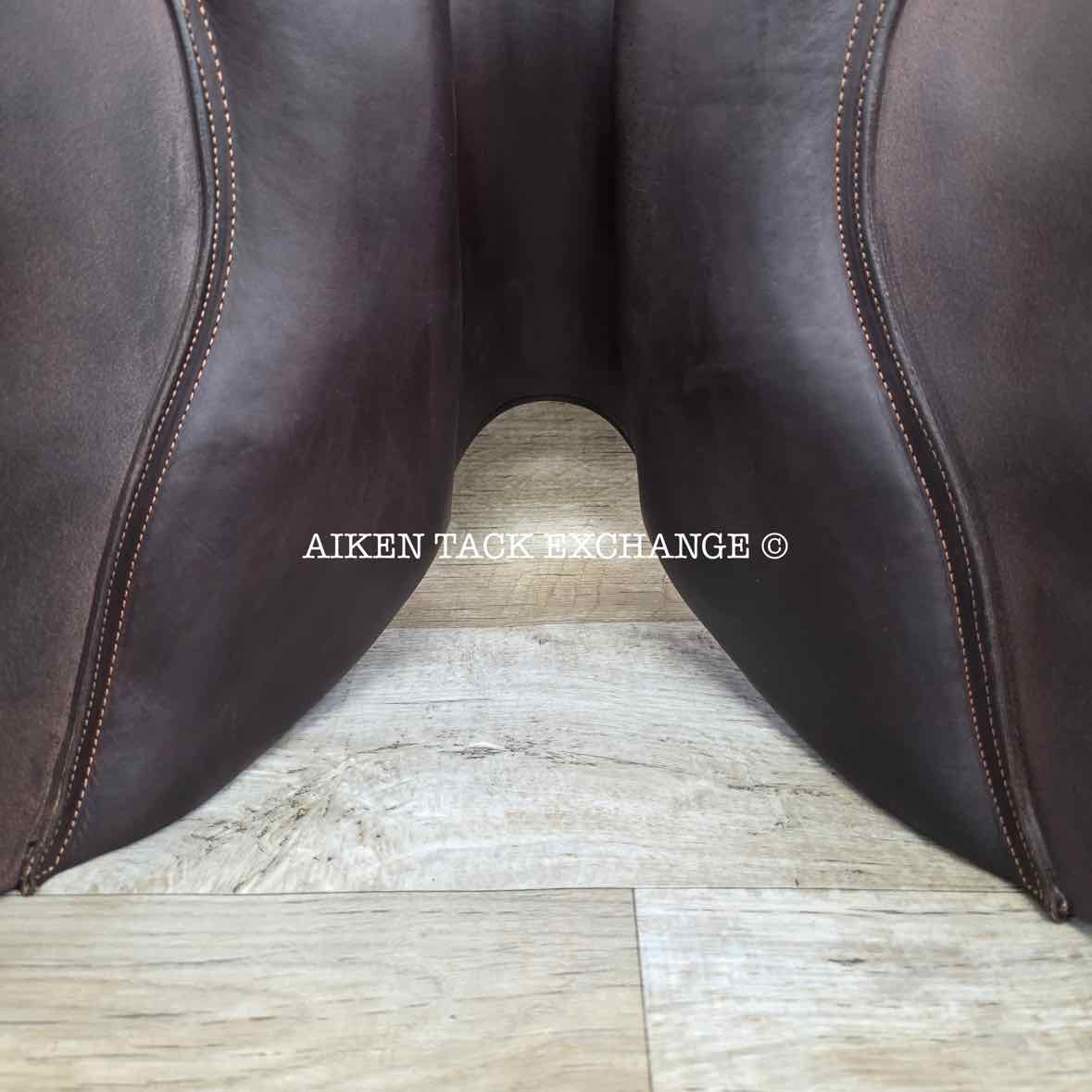 2023 CWD SE03 Close Contact Jump Saddle, 16.5" Seat, 2L Flap, Medium Tree, Foam Panels, Full Buffalo Leather