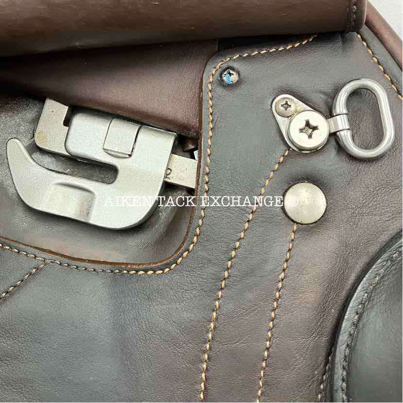 **SOLD** 2018 Bates Advanta Monoflap Eventing Jump Saddle, 17" Seat, Adjustable Tree - Changeable Gullet, Wool Flocked Panels