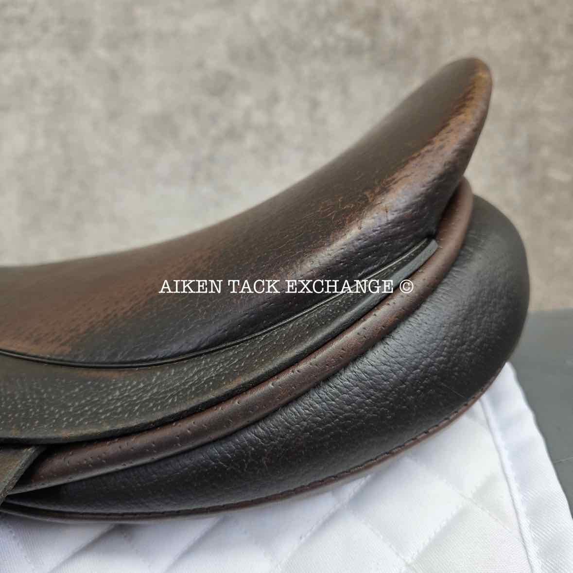 Ainsley Chester Jump Saddle, 17" Seat, Forward Flap, Medium Tree, Wool Flocked Panels