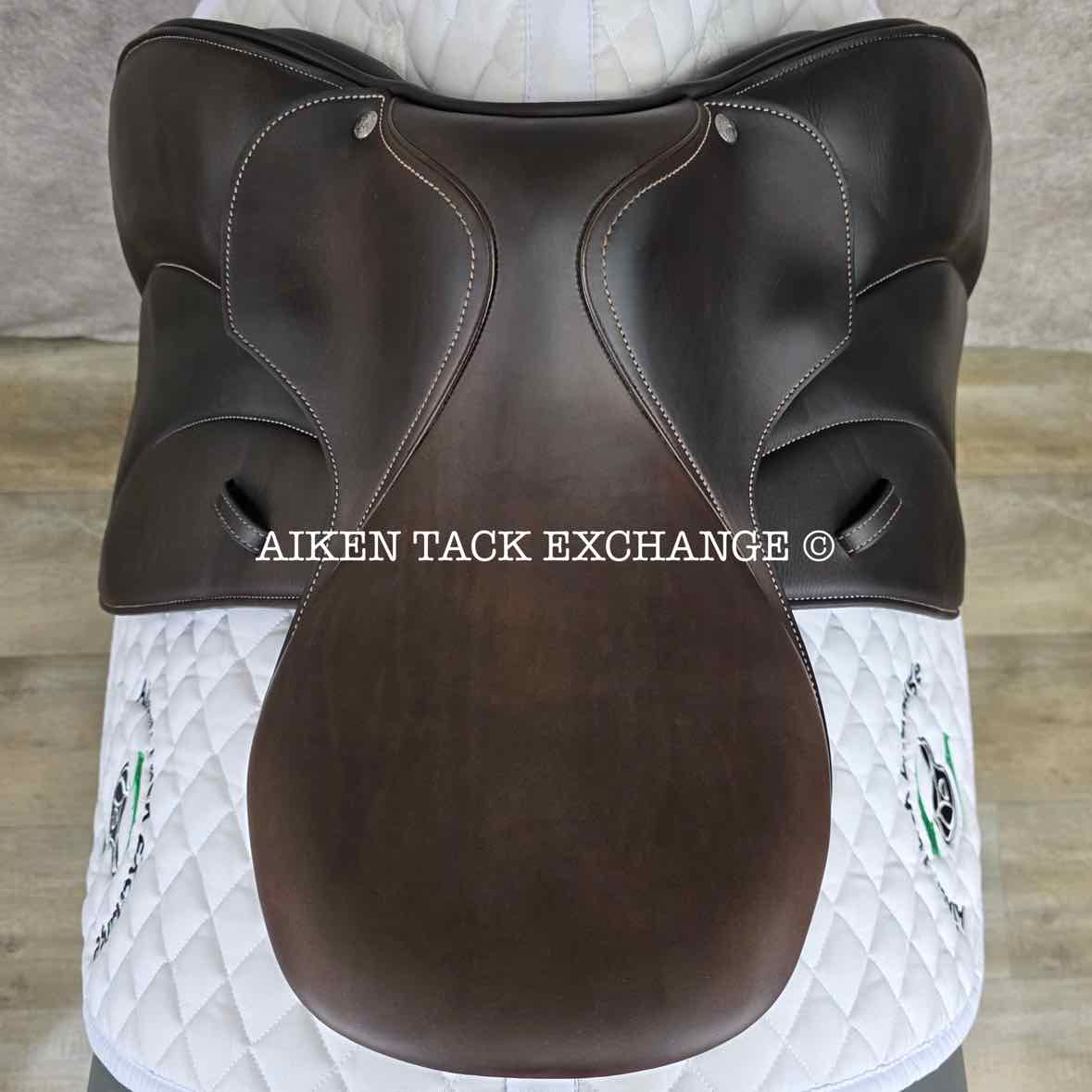 2022 Voltaire Welli Close Contact Jump Saddle, 15.5" Seat, 0A Flap, M/MW Tree, Foam FIN Panels