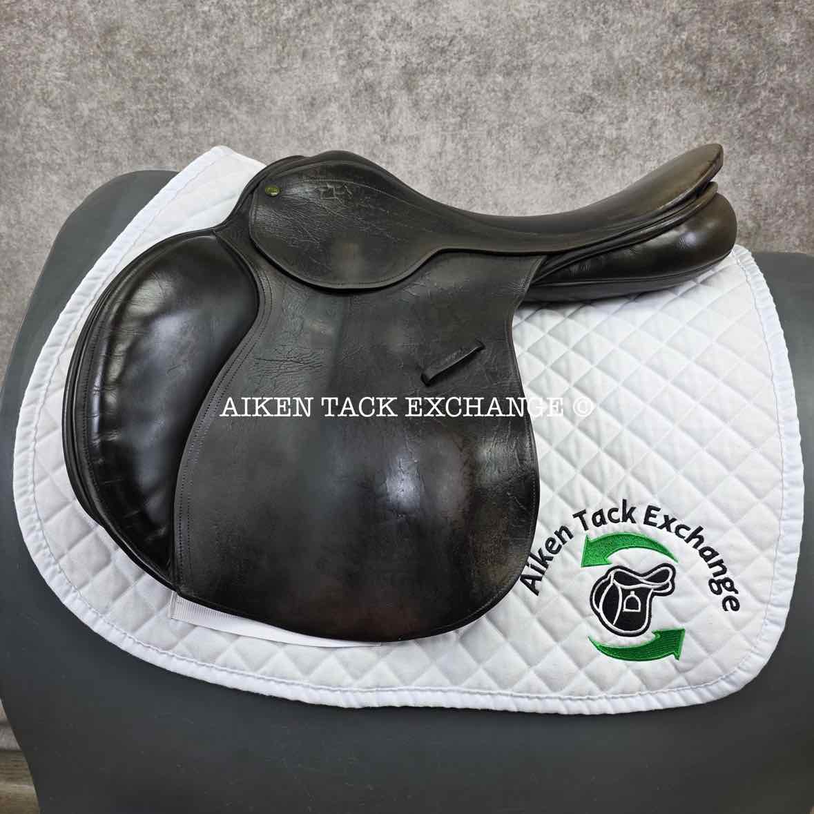 **SOLD** 2003 County Conquest Jump Saddle, 17.5" Seat, Medium Tree, Wool Flocked Panels